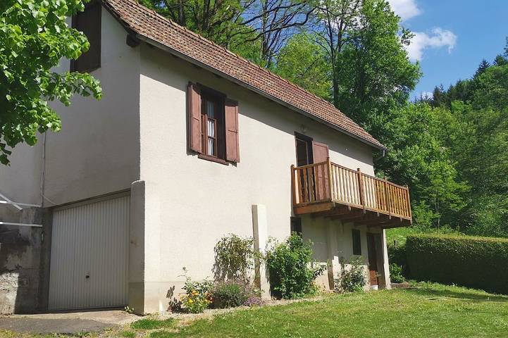 Maison de vacances pour 4 personnes, avec balcon dans le Cantal