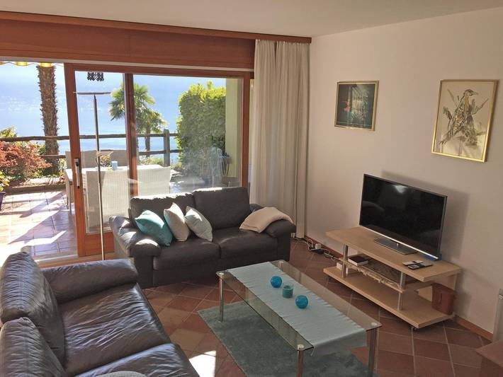 Gemütliches Ferien-Reihenhaus mit Aussenpool und Terrasse mit Panoramablick in Minusio, Tessiner Alpen