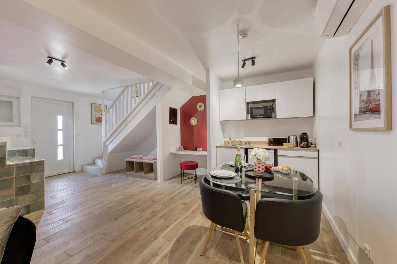 Appartement entier, Red Passion Love room near Disney in Lesches, Seine-et-Marne