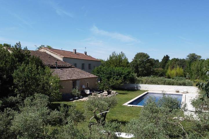 Gîte pour 18 personnes, avec jardin à Saint-Étienne-du-Grès - 2