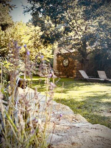 Gîte pour 3 personnes, avec jacuzzi ainsi que jardin et terrasse à Puyvert