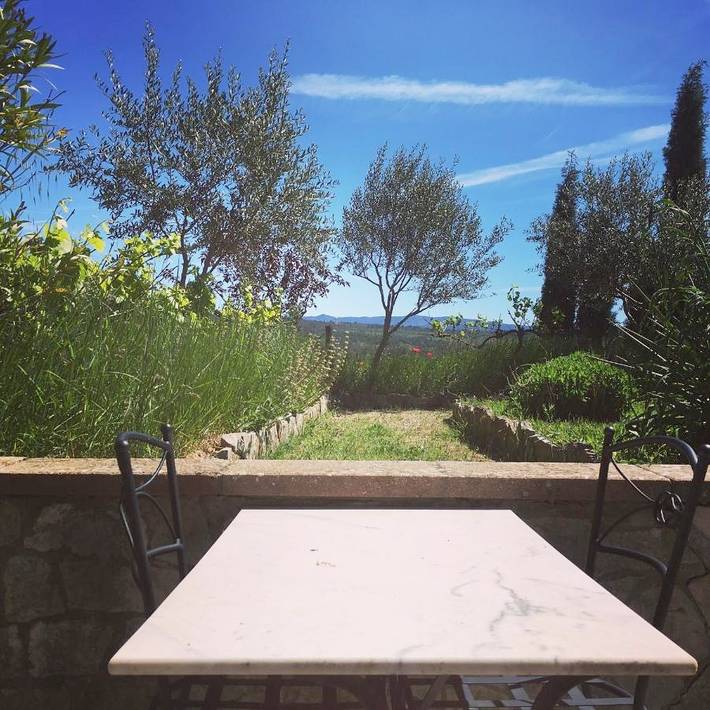 Location de vacances pour 2 personnes, avec piscine et vue ainsi que jardin et terrasse à Fox-Amphoux - 3