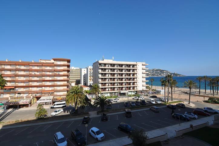 Gîte pour 4 personnes, avec piscine ainsi que vue sur l’océan et terrasse dans Platja Santa Margarita Rosas - 4