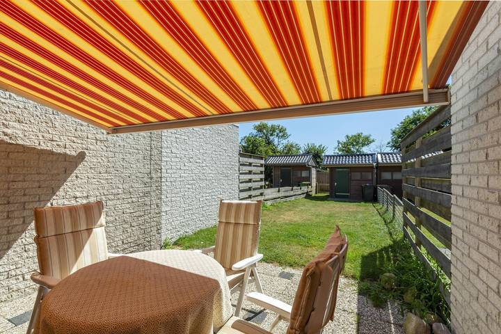 Ferienhaus für 4 Personen, mit Terrasse und Balkon/Terrasse