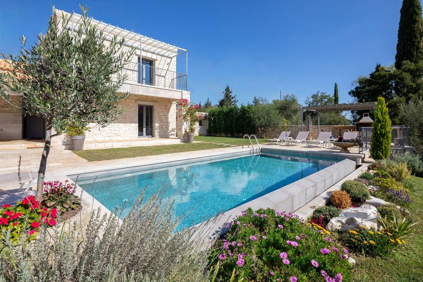 Mateo Stone Villa in Korfu