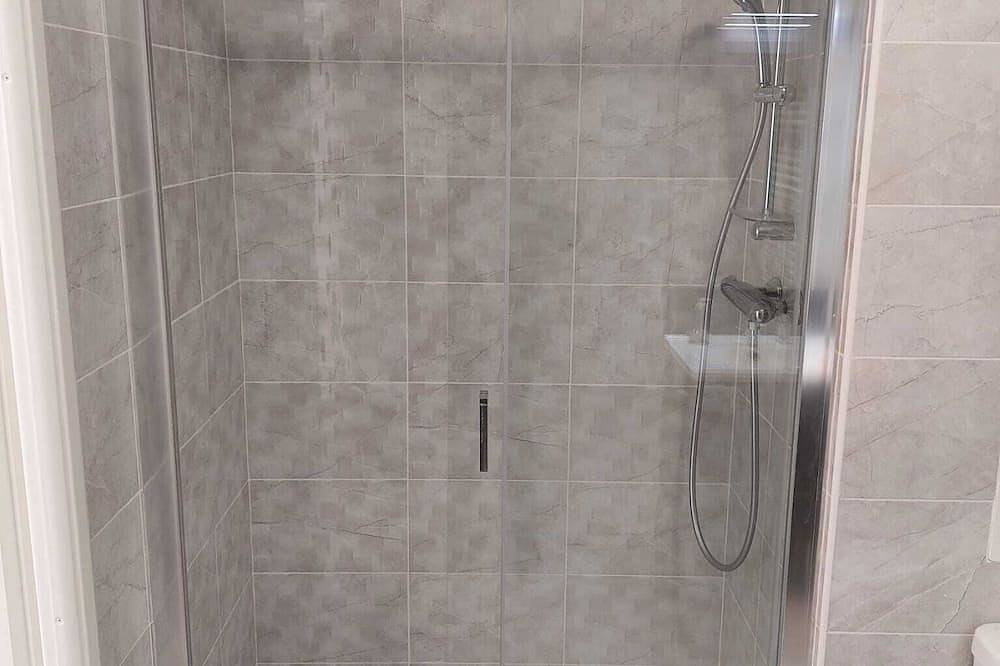 Appartement entier, Logement entier F2 meublé très lumineux et cosy- Le Plessis-Robinson, France in Le Plessis-Robinson, Hauts-de-Seine