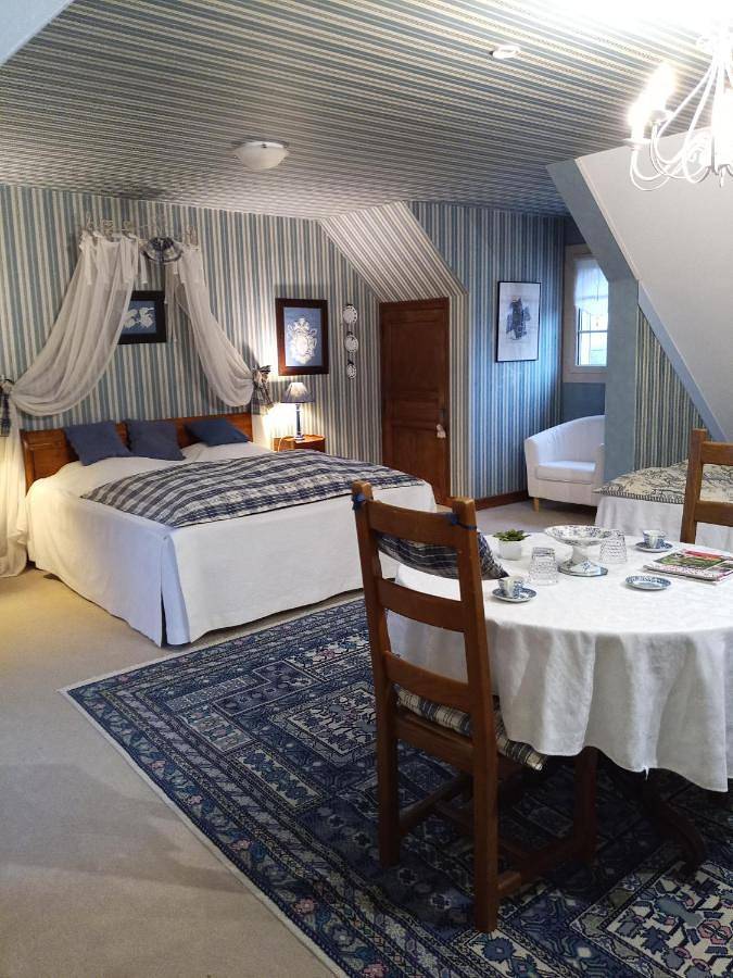 Location de vacances pour 4 personnes, avec Terrasse et Jardin ainsi que Piscine et Vue à Vandenesse-en-Auxois