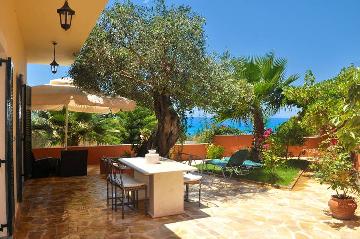 Ferielejlighed for 5 personer, med Havblik og Balkon/Terrasse såvel som Have og Udsigt i Korfu