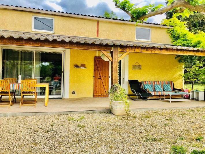 Location de vacances pour 5 personnes, avec vue ainsi que jardin et piscine à La Garde-Adhémar - 4