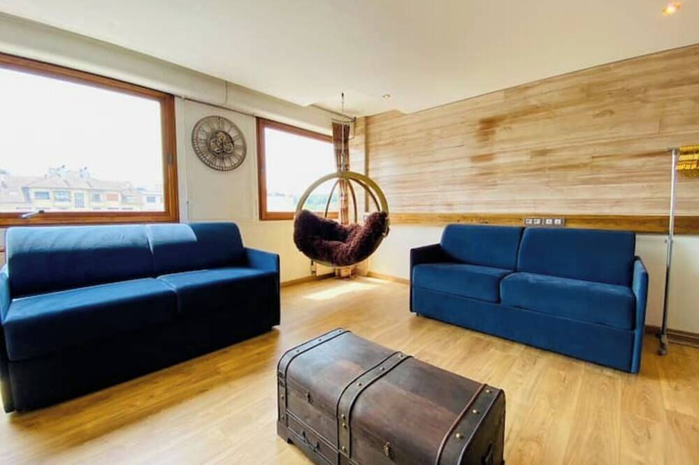 Entire apartment, La Venise Annecienne🇨🇭 Bright studio, with free private parking, near train station in Annecy, Annecy region