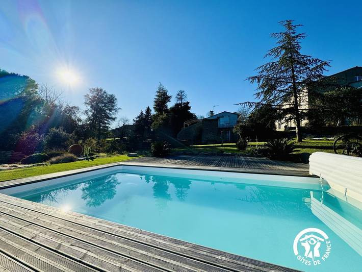 Gîte pour 4 personnes, avec Terrasse ainsi que Jardin et Piscine