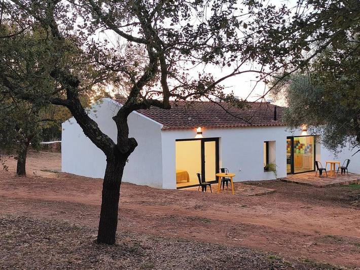 Casa de vacaciones para 3 personas, con vistas además de piscina y jardín, Se admiten mascotas - 1