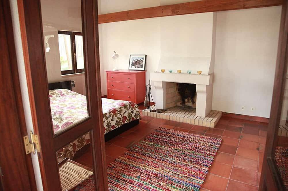 Architekt Villa mit privatem Pool, 3 Minuten vom Strand entfernt und 20 Minuten nach Lissabon in Aroeira, Corroios