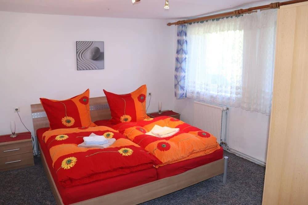 Semi-detached house with fireplace near the Bodden, central but quiet location in Born a. Darß, Born am Darß