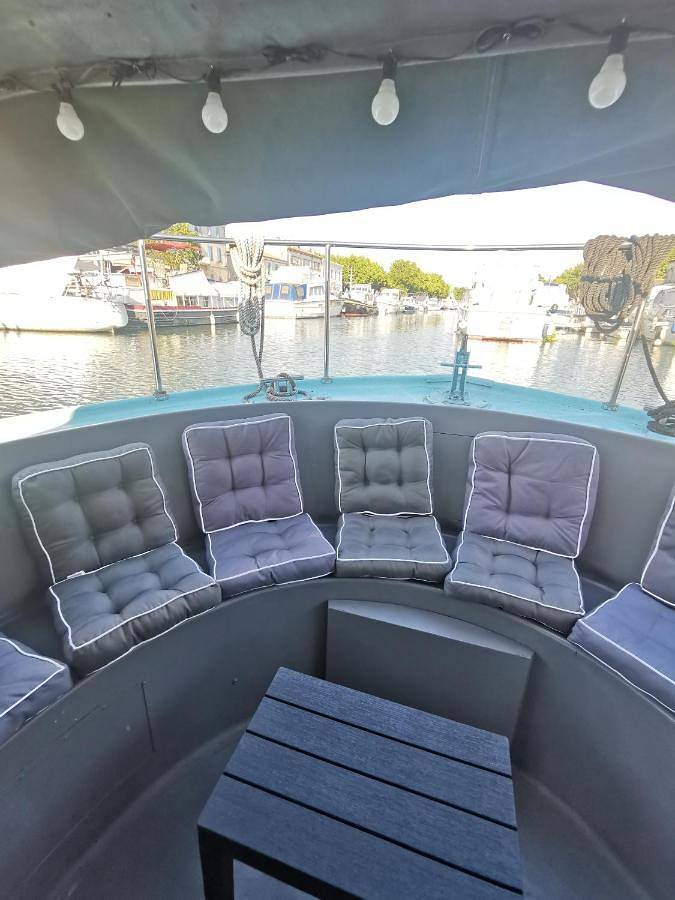 Bateau pour 2 personnes, avec terrasse et vue dans le Gard