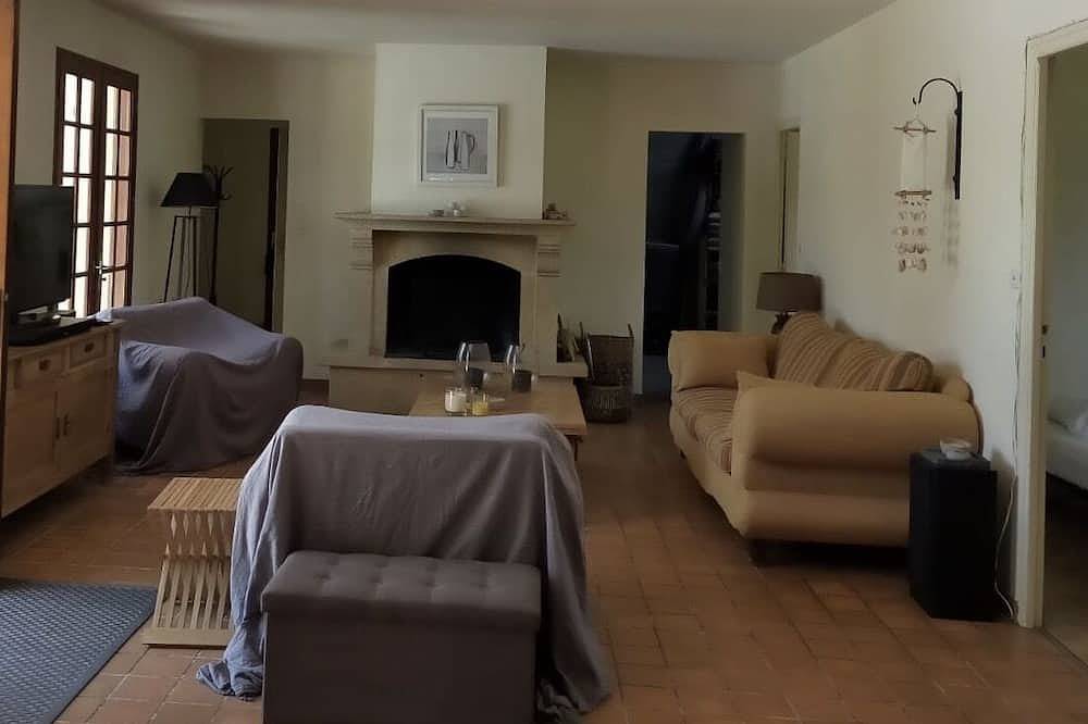 Villa for 6 near the sea with heated pool in Jard-sur-Mer, Vandea