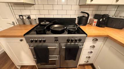 Holiday Rental for 12 People in Sheffield, South Yorkshire, Photo 4