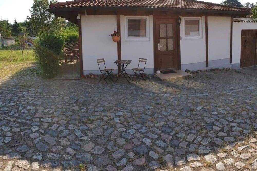 Ganze Wohnung, Ferienbungalow \"Binz\" / 35 qm / Terasse in Putbus, Rügen