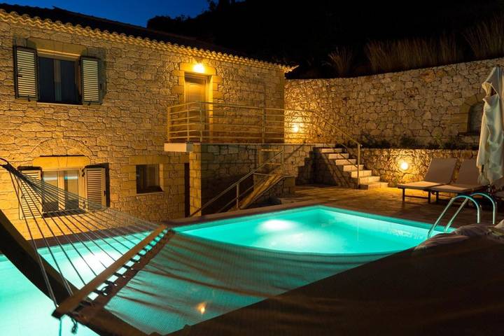 Location de vacances pour 5 personnes, avec piscine ainsi que jardin et vue dans Stoupa - 3