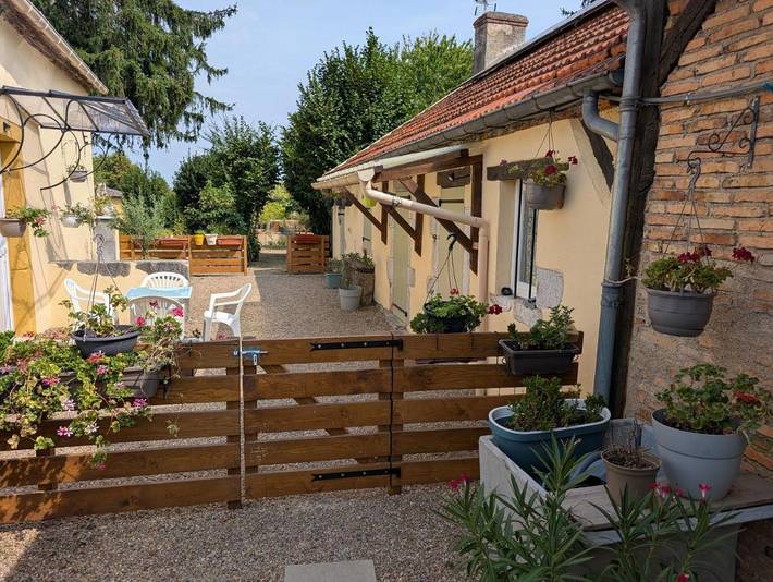 Gîte pour 5 personnes, avec Terrasse et Jardin à Diou