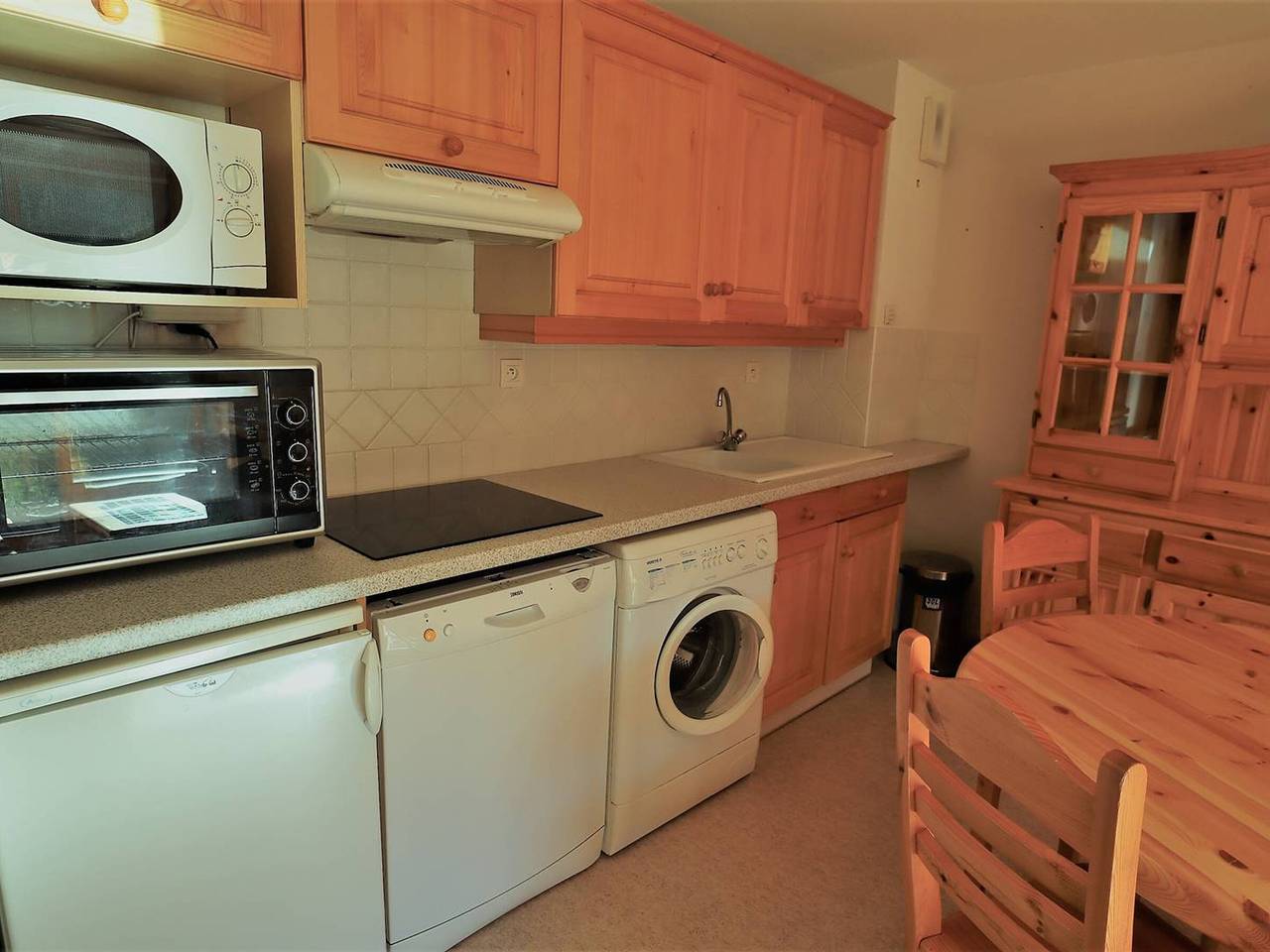 Entire apartment, Sunny Apartment in Beaufort: 2Br, 4-6 Guests, Parking, Terrace, Stunning Mountain Views in Arêches, Beaufort (Rhône-Alpes)