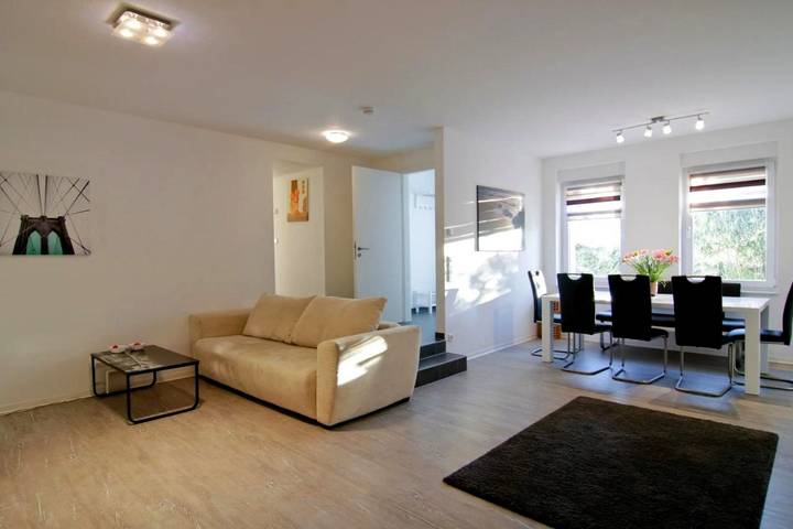 Ferienwohnung für 9 Personen, mit Terrasse in Solingen