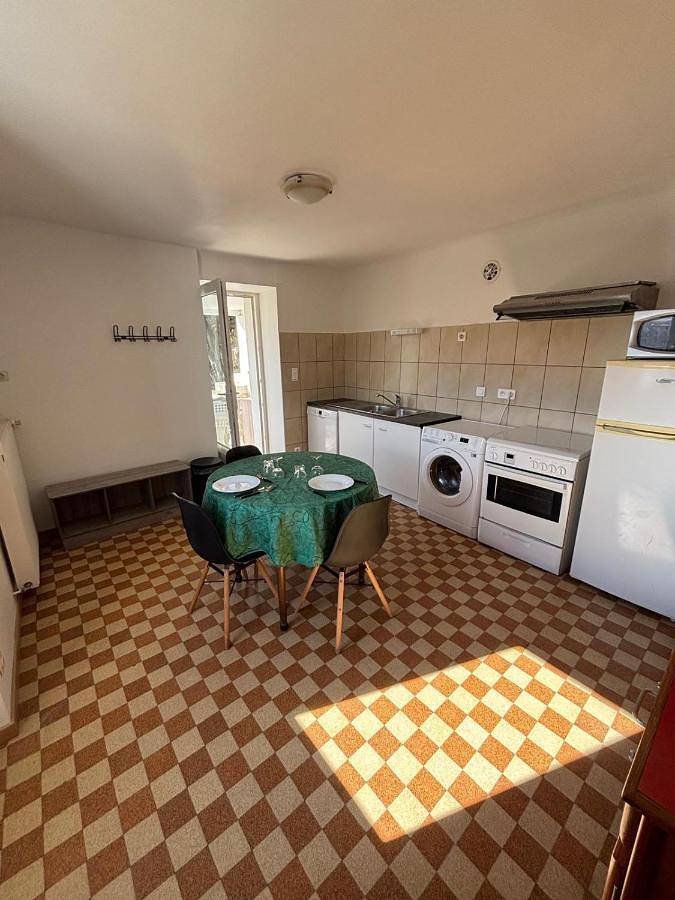 Gîte pour 3 personnes, avec vue et terrasse à Saint-Rome-de-Cernon - 2