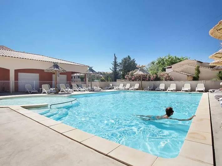 Villa pour 4 personnes, avec piscine et terrasse, animaux acceptés en Camargue - 3