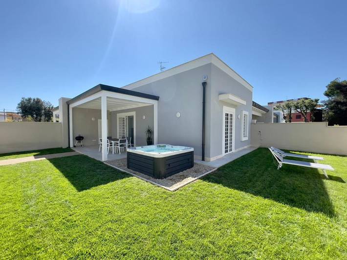 Ferienhaus für 7 Personen, mit Whirlpool und Terrasse sowie Garten und Pool in Anzio