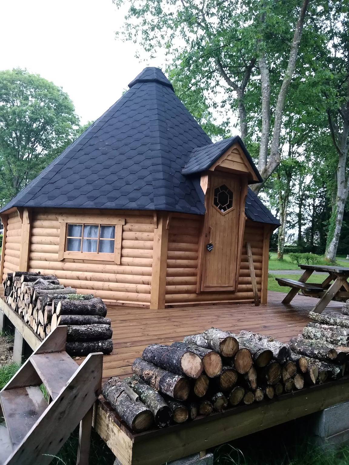 Appartement entier, Druide Tente Bivouac (nouveauté 2022) 2 personnes in Priziac, Région de Pontivy