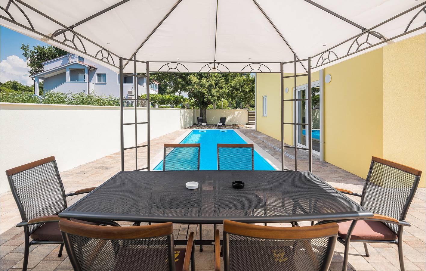 Reizende 2-Zimmer-Wohnung mit Pool, Terrasse und Zugang zum Strand in Poreč, Grad Poreč