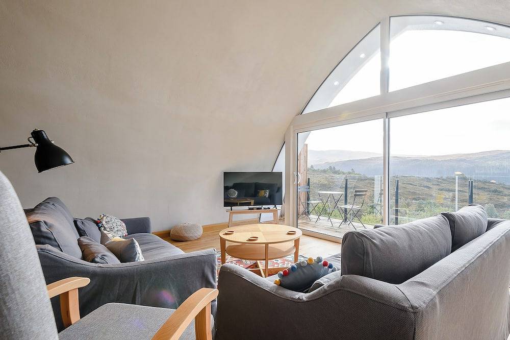 Jack Strawbale House in Anaheilt, Highlands