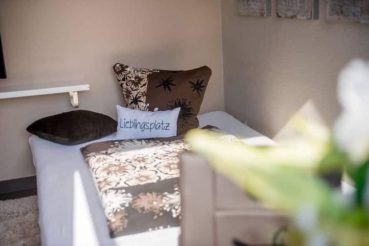 Ganze Wohnung, Traumhafte Schlaf-Suite \"Cappuccino\" zw. Altstadt Bensheim & Badesee + Parkplatz in Bensheim, Bergstraße
