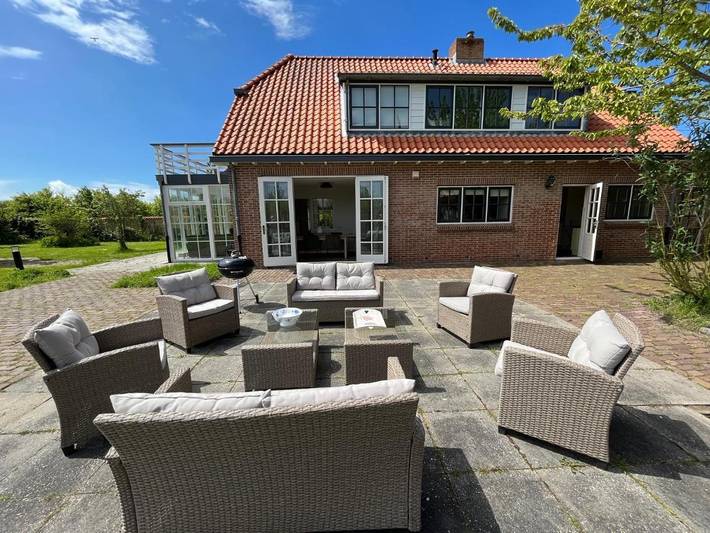 Villa für 8 Personen, mit Balkon und Terrasse sowie Garten und Ausblick