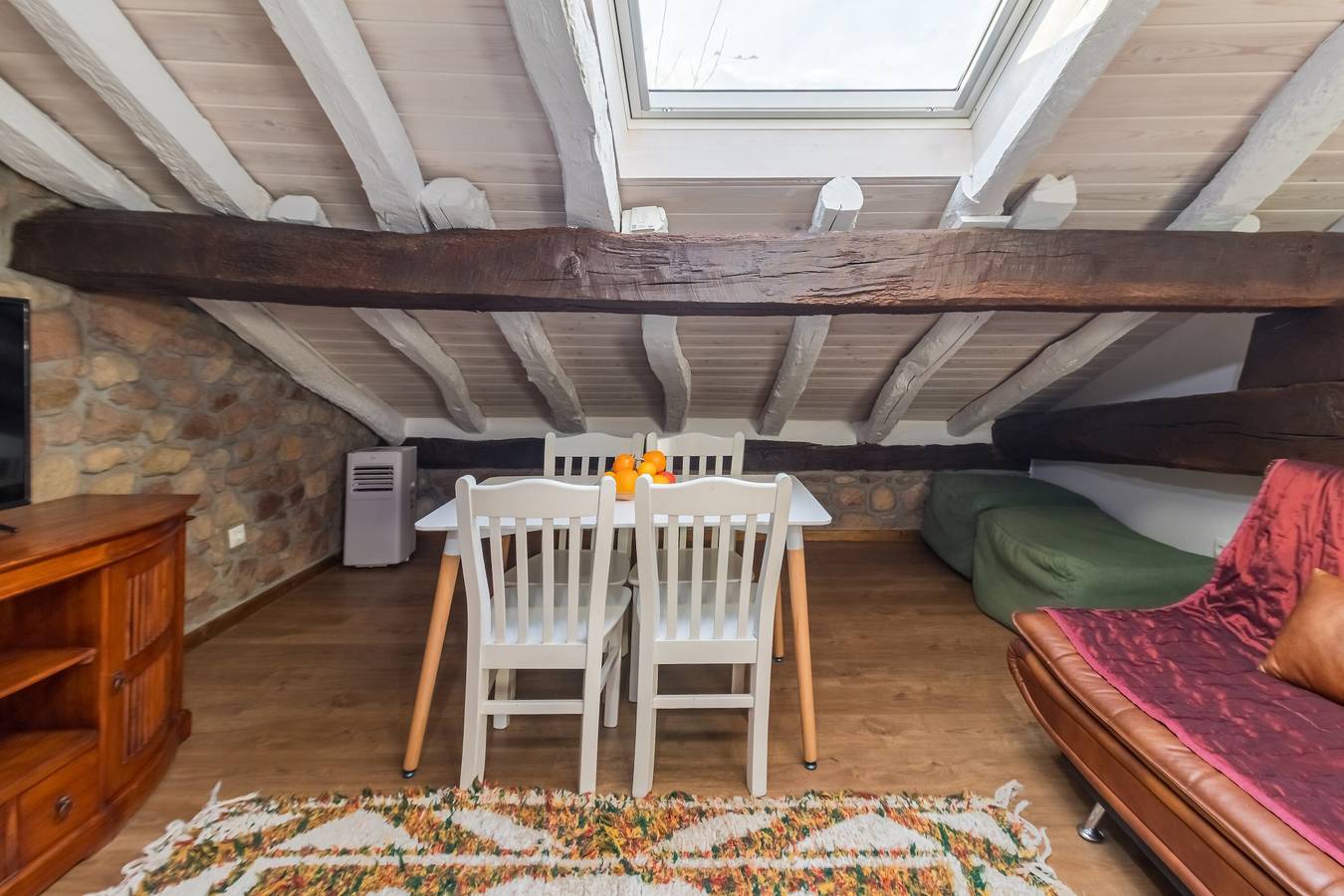 Landhaus 'Casa Velarde Apto 1' mit Bergblick, privatem Garten und Wlan in Torrelavega, Kantabrische Küste