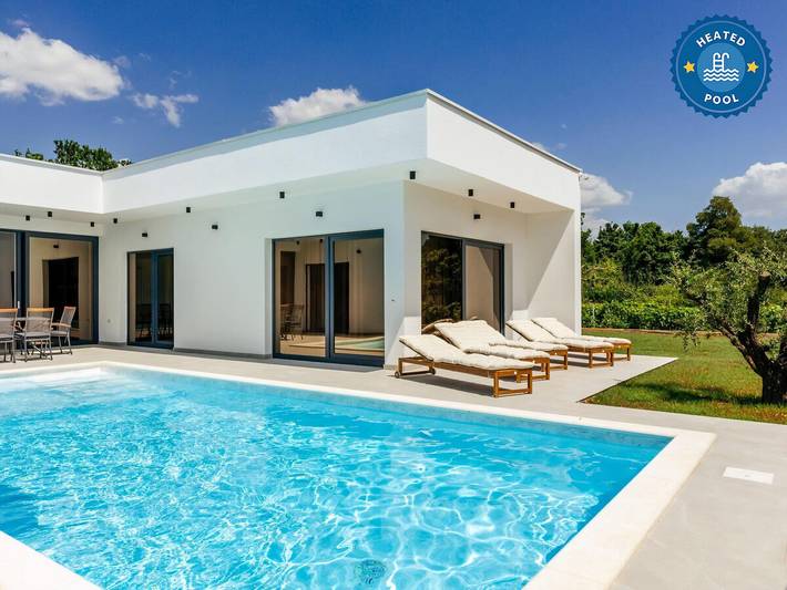 Villa Aura with heated pool in Imotski, Makarska Riviera