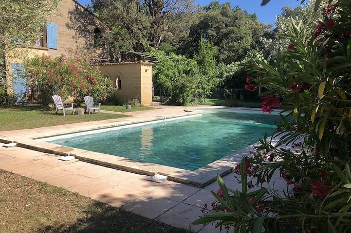 Location de vacances pour 12 personnes, avec Balcon et Jardin à Castillon-du-Gard