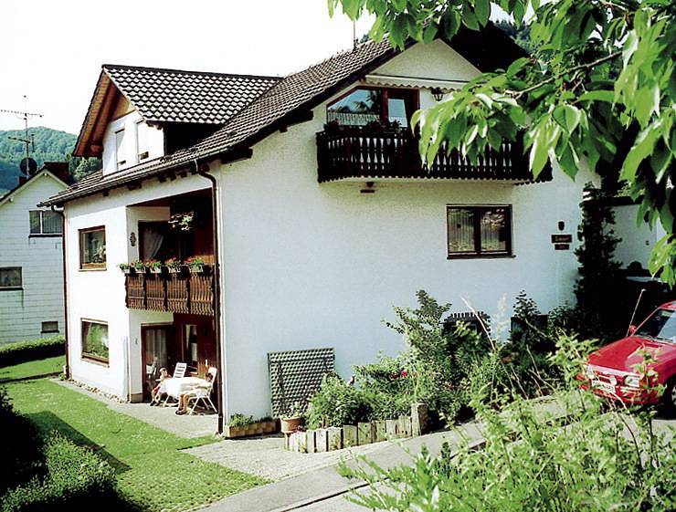 Maria Allgaier - Mittelzimmer mit Dusche und Etagen-Wc in Hofstetten, Mittlerer Schwarzwald