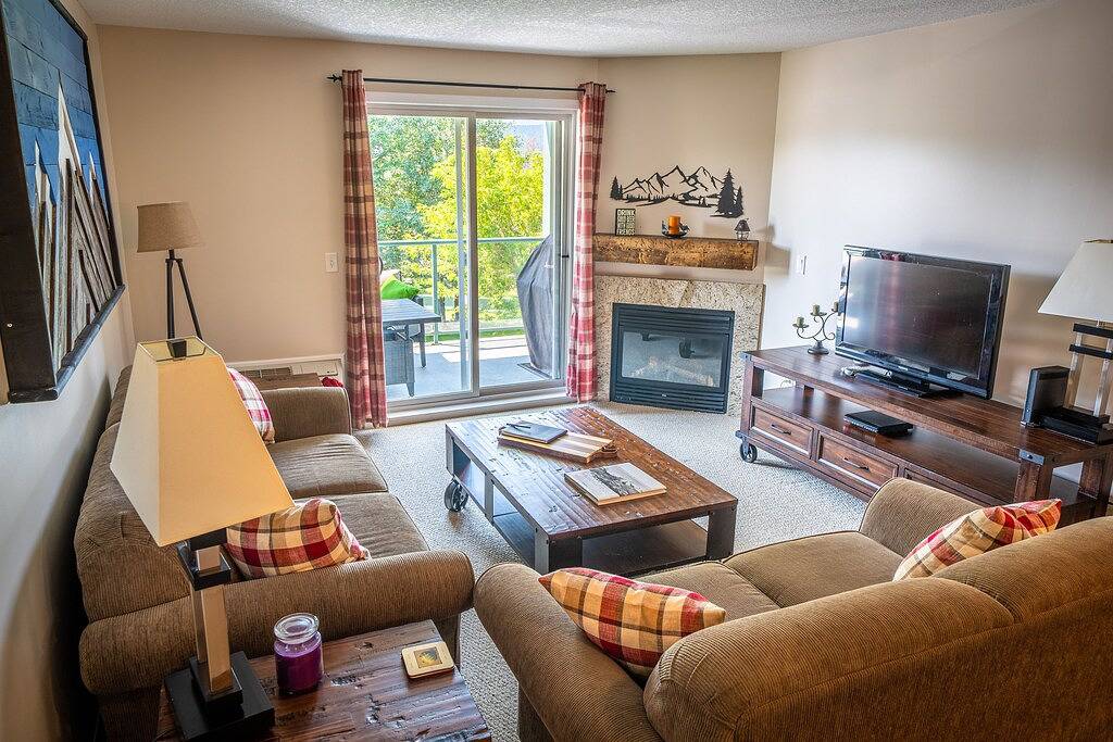 Ganze Wohnung, 2-Bedroom 2-Bathroom Condo with Mountain Views in Radium Hot Springs, Kootenay-Nationalpark