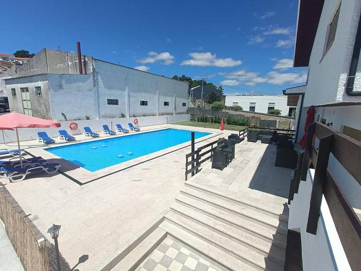 Gîte pour 4 personnes, avec vue ainsi que piscine et jardin dans Alijó
