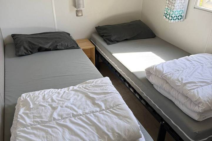 Location de vacances pour 6 personnes, avec Jacuzzi ainsi que Jardin et Piscine à Loray - 2