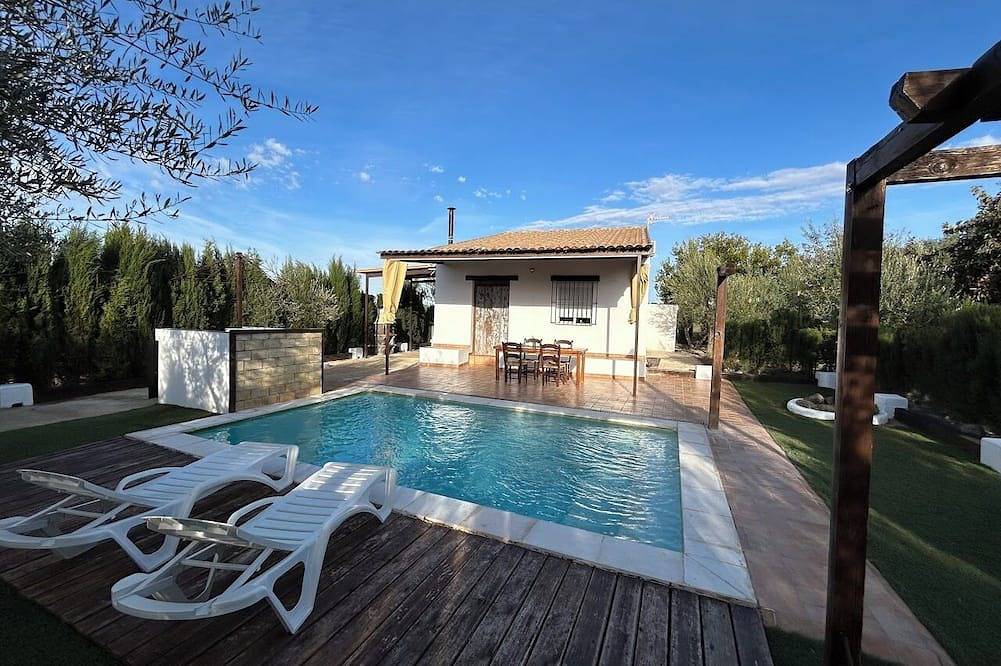 Rural paradise amidst olive trees and unique sunsets in Arahal, Sevilla Provinz