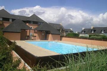 Gîte pour 4 personnes, avec piscine et balcon dans Plage Kerminihy