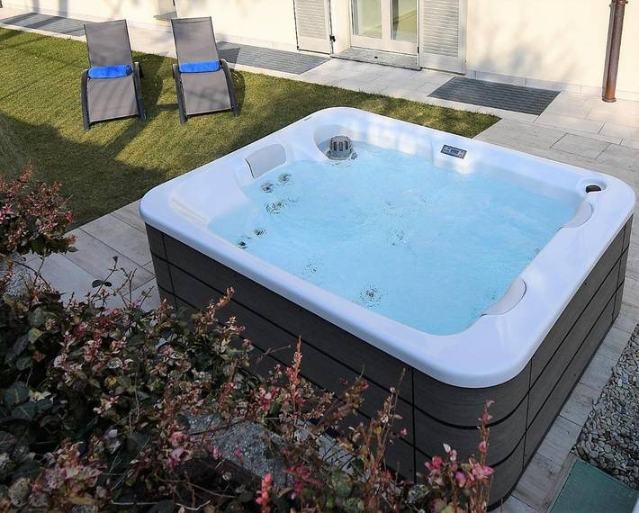 Location de vacances pour 7 personnes, avec jardin et jacuzzi, adapté aux familles à Oliveto Lario - 2