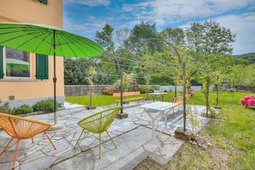 Cottage pour 7 personnes, avec balcon, adapté aux familles à Brovello-Carpugnino