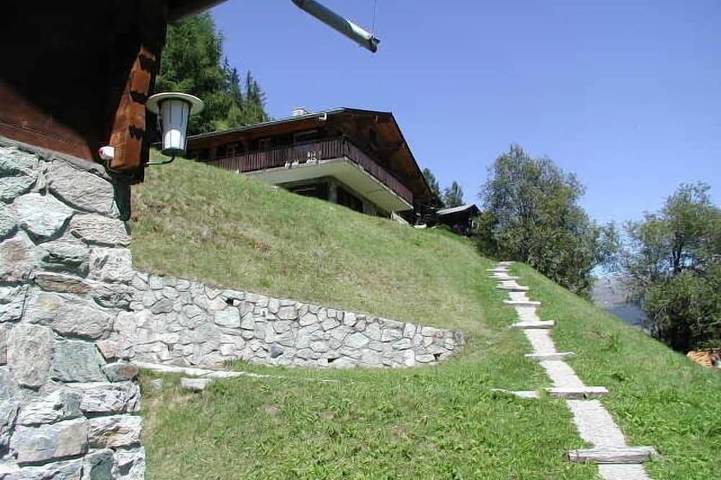 Appartement entier, Appartement confortable pour 4 personnes, salon avec cheminée, coin cuisine avec lave-vaisselle, 2 c in Grimentz, Anniviers