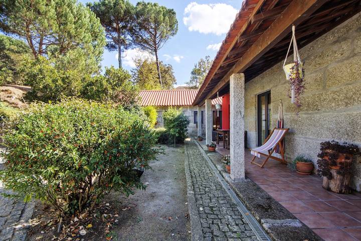 Casa de vacaciones 'Casa De Andrães Magnolias' con piscina compartida, Wi-Fi y aire acondicionado in Santo Isidoro e Livração, Distrito de Porto