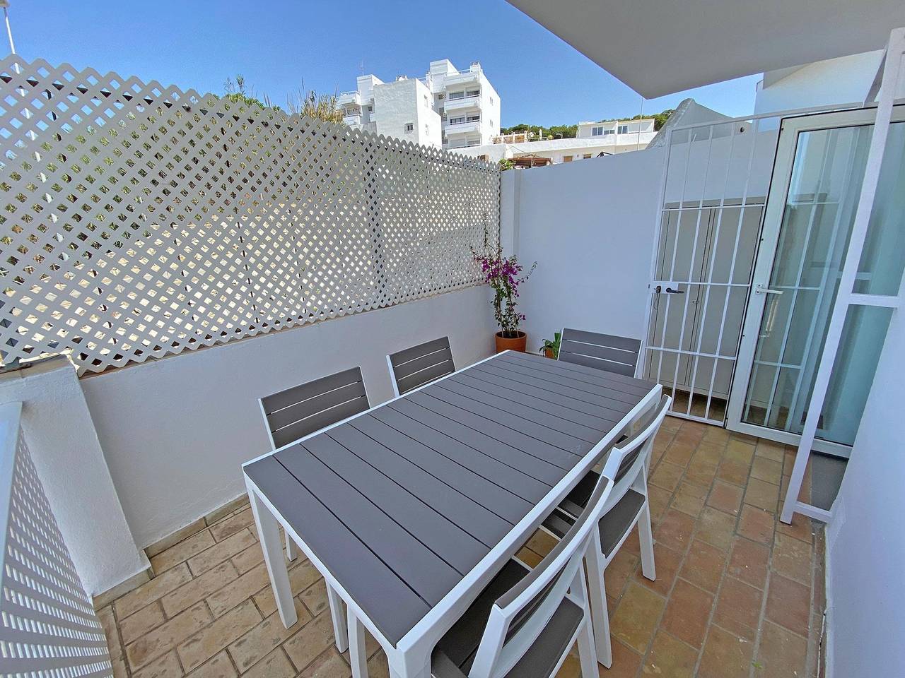 Apartamento vacacional entero, Conil, 1ª línea de playa, para 4 personas, 2 terrazas con vistas al mar in Conil de la Frontera, Costa de la Luz