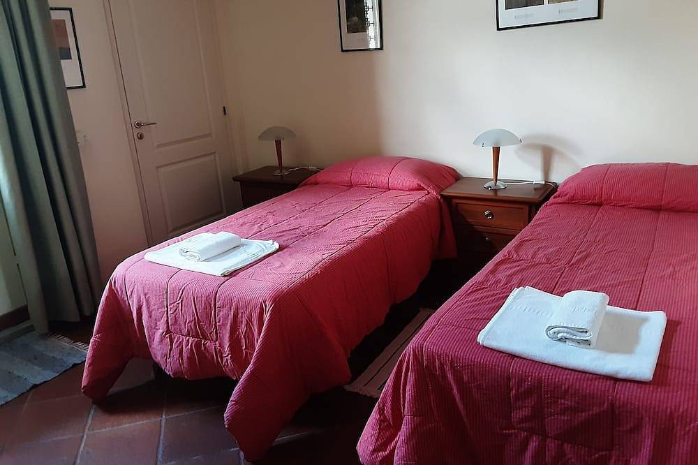 Villa with own pool, mountain village with restaurant and shop. North of Lucca in Pieve Fosciana, Garfagnana