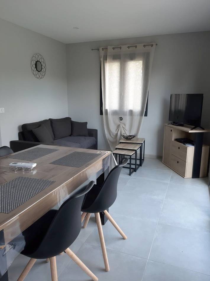 Gîte pour 5 personnes, avec piscine ainsi que terrasse et jardin à Tancon - 3